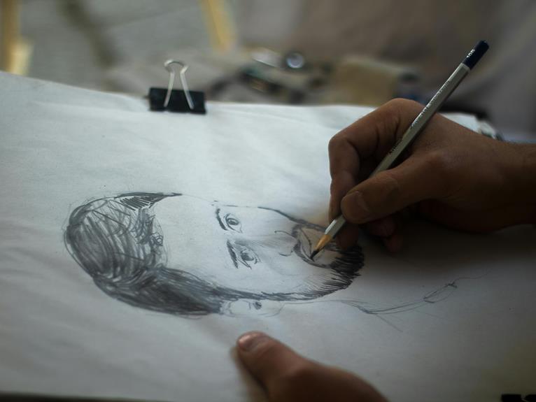 graphite vs charcoal pencils